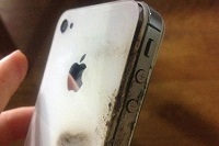 中国で売れ行き好調の「防爆シート」、保護するのはスマホじゃなくて自分自身だった！