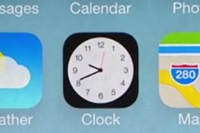iOS 7では、ホーム画面の時計のアイコンがそのまま時刻を表している