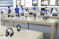 Apple、関係店舗に「3種類のiPhoneの製品展示を行うように」と指示している模様！？