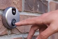 どこに居ても応対できちゃう！iPhoneがドアホンになる「iDoor Cam」が超便利！！