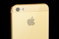世界のセレブから注文殺到！？金メッキ仕様のピッカピカiPhone 5sが登場！