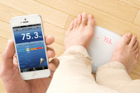 日々の測定結果をiPhoneに表示させる体重計「iPhoneヘルスメーター」発売
