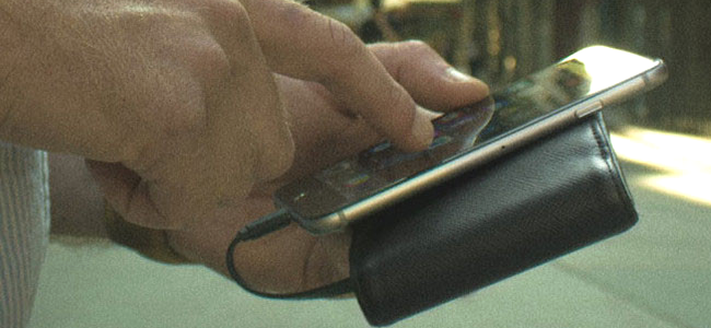 お財布にバッテリーが合体！！ケーブルも入ってこれさえあれば安心度抜群のアイテムが登場！